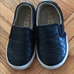 AKID Liv snake Infant Sneakers in Black Size 6